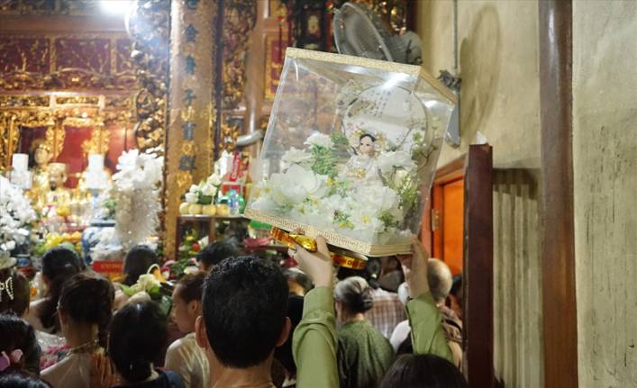 https://media-cdn-v2.laodong.vn/storage/newsportal/2023/7/29/1222608/Den-Han-Son-6.JPG